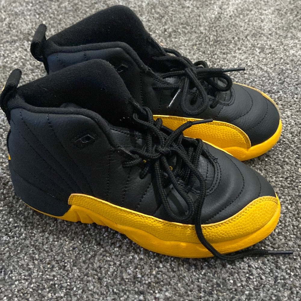 Jordan 12 Kids Retro Black University Gold